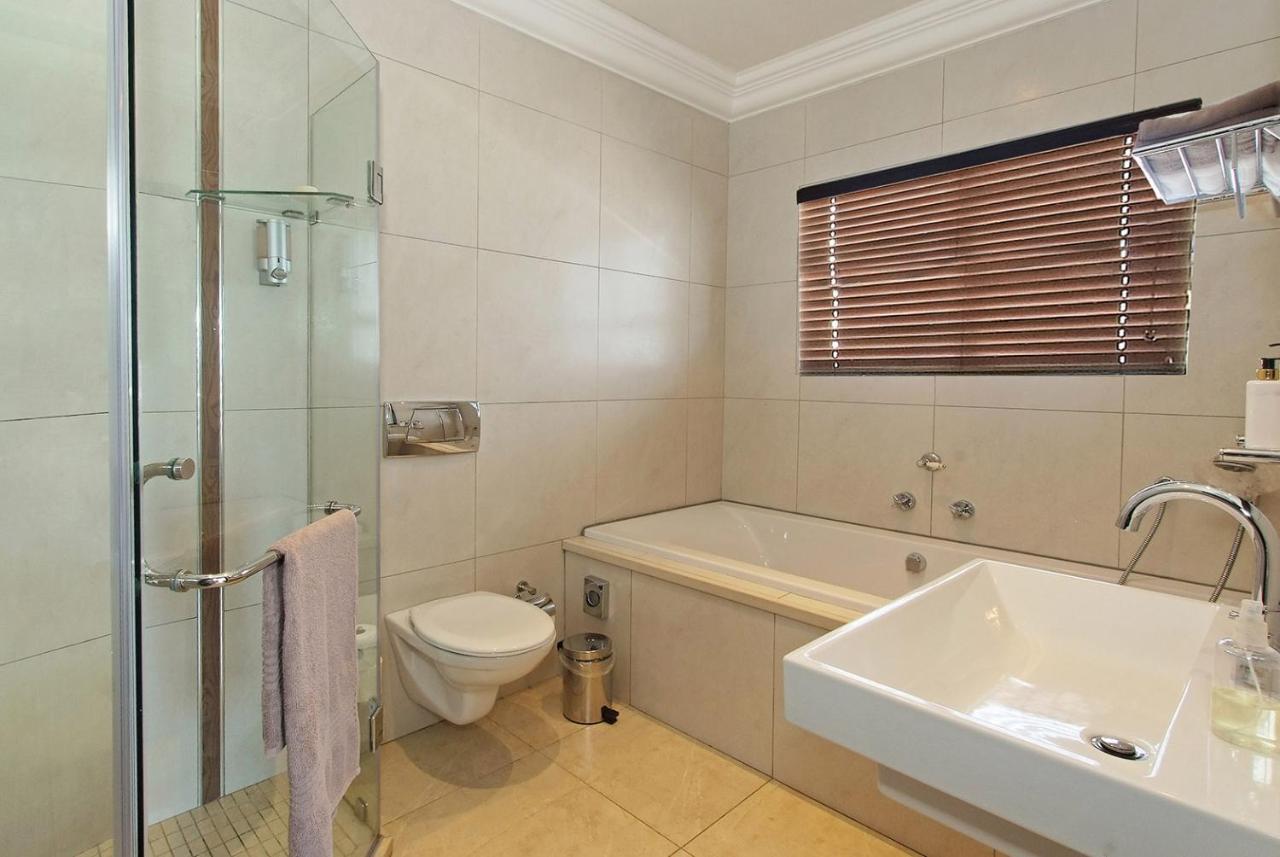 Ushaka Manor Guest House Durban Bagian luar foto