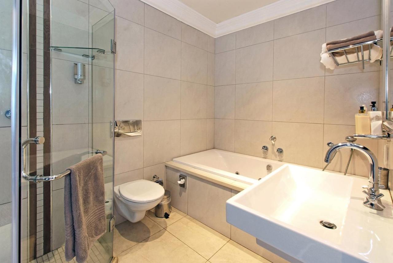 Ushaka Manor Guest House Durban Bagian luar foto