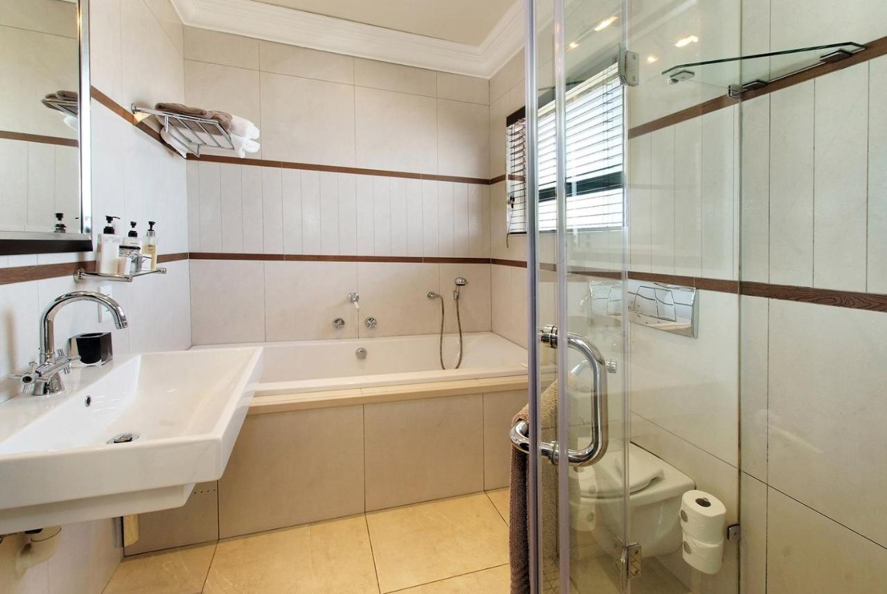 Ushaka Manor Guest House Durban Bagian luar foto