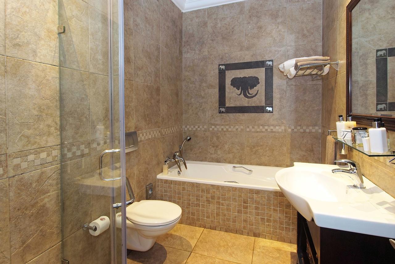 Ushaka Manor Guest House Durban Bagian luar foto