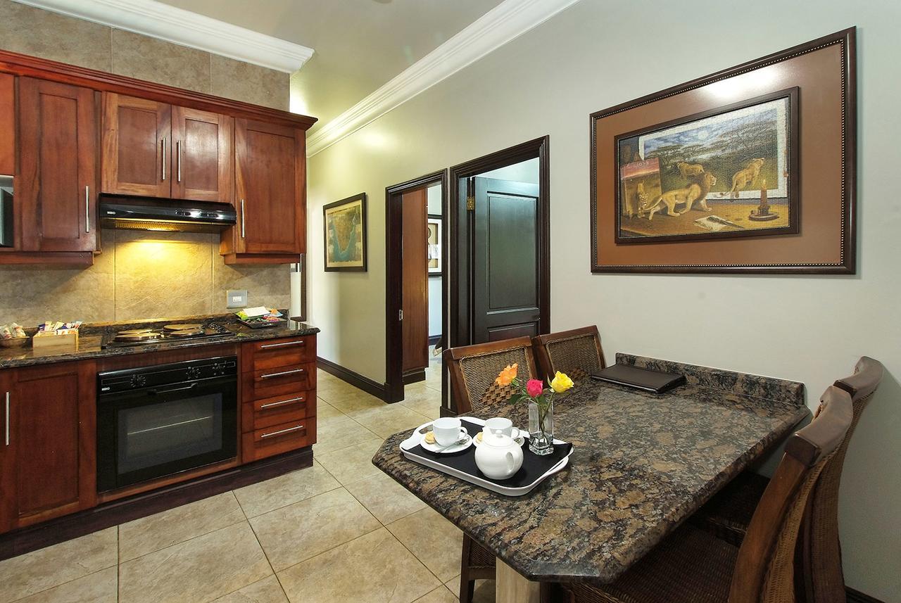 Ushaka Manor Guest House Durban Bagian luar foto