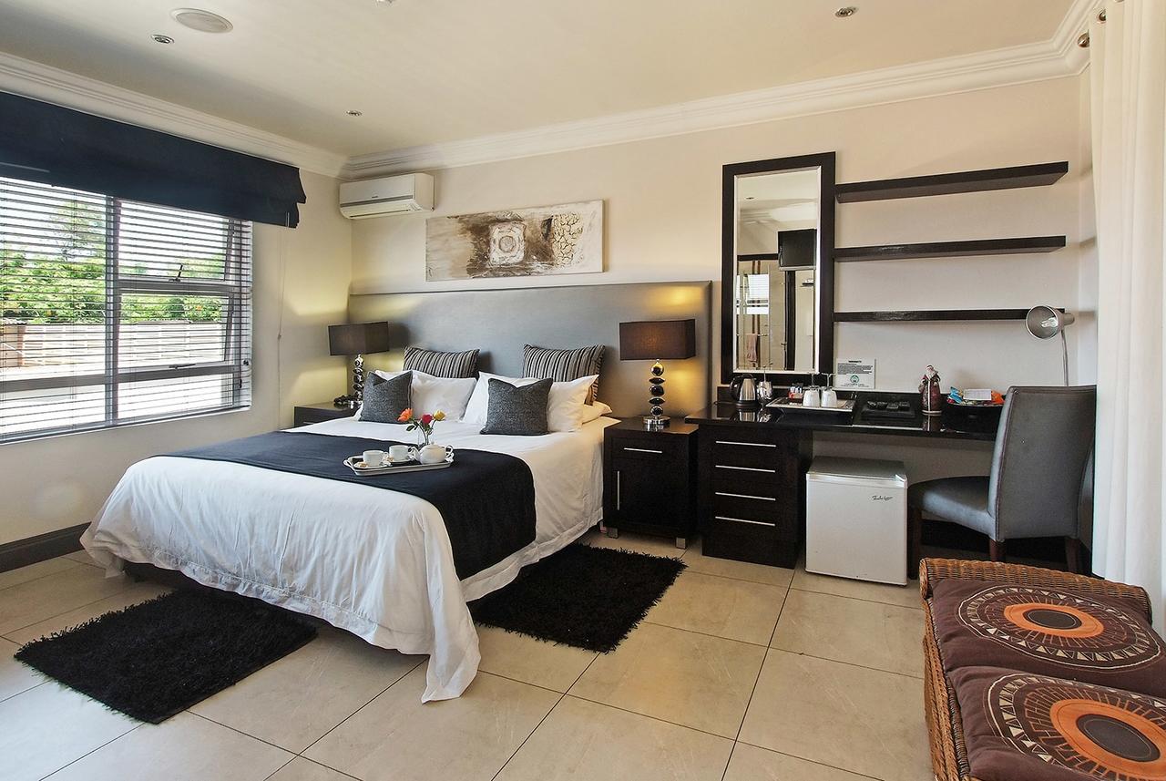 Ushaka Manor Guest House Durban Bagian luar foto
