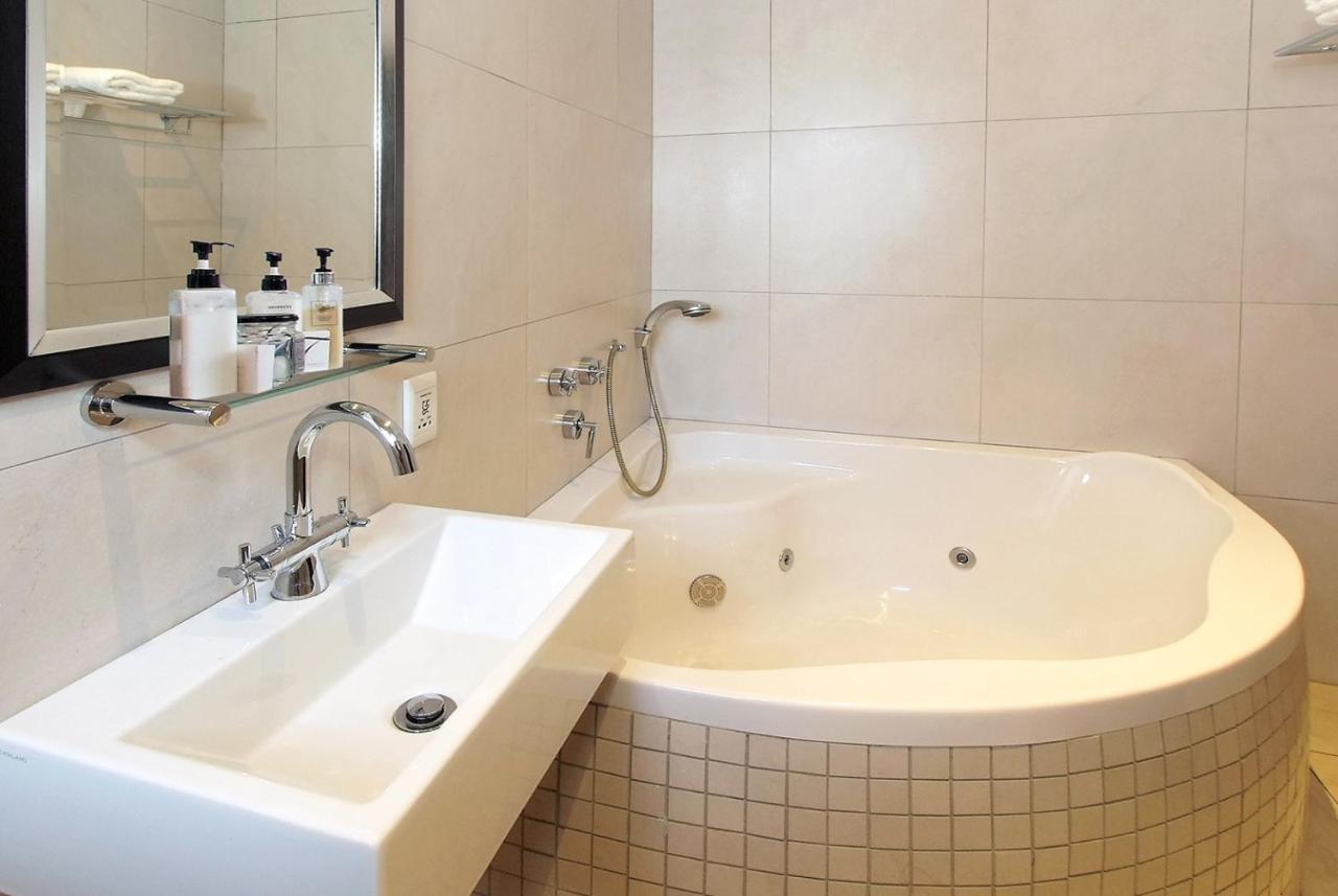 Ushaka Manor Guest House Durban Bagian luar foto