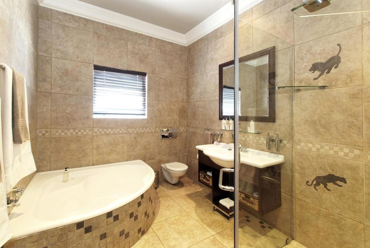 Ushaka Manor Guest House Durban Bagian luar foto